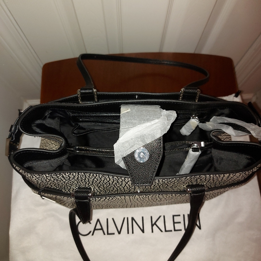 Calvin Klein Avery Micro Pebble Leather Tote NWT - Picture 12 of 13